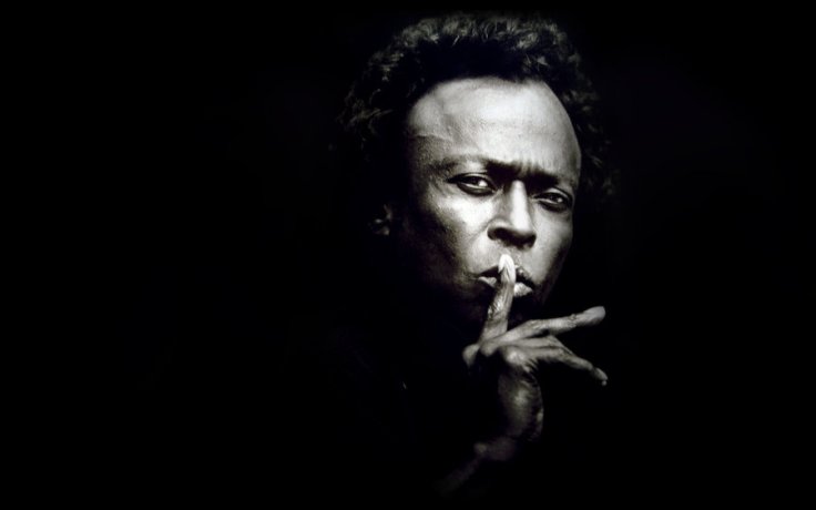 miles_davis_wallaper_01_by_dekstyr-d359o3r